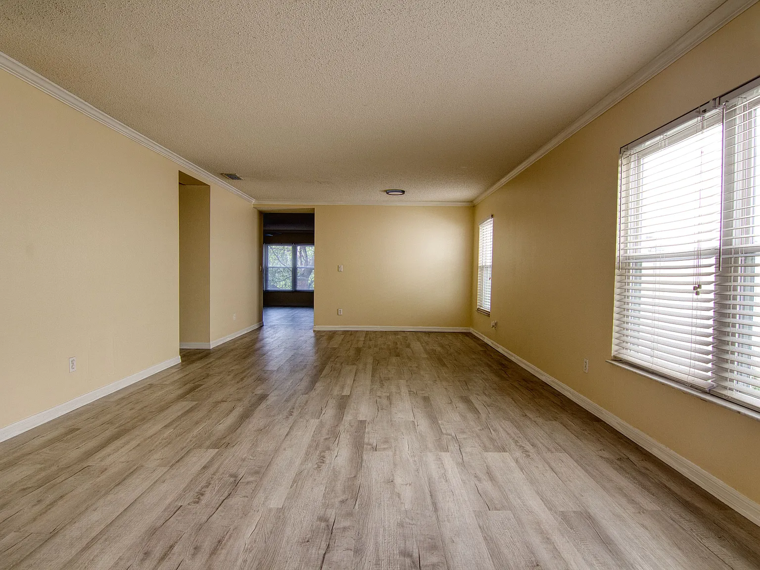 4 bed, 1950 sqft, $1,900 — Photo 4