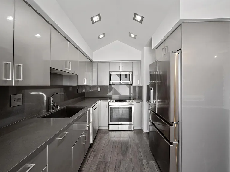 7250 Franklin Ave #1204 — Photo 10