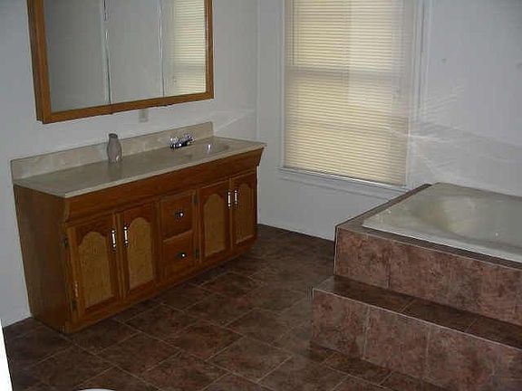 3rd image of 1545 Mayflower Dr