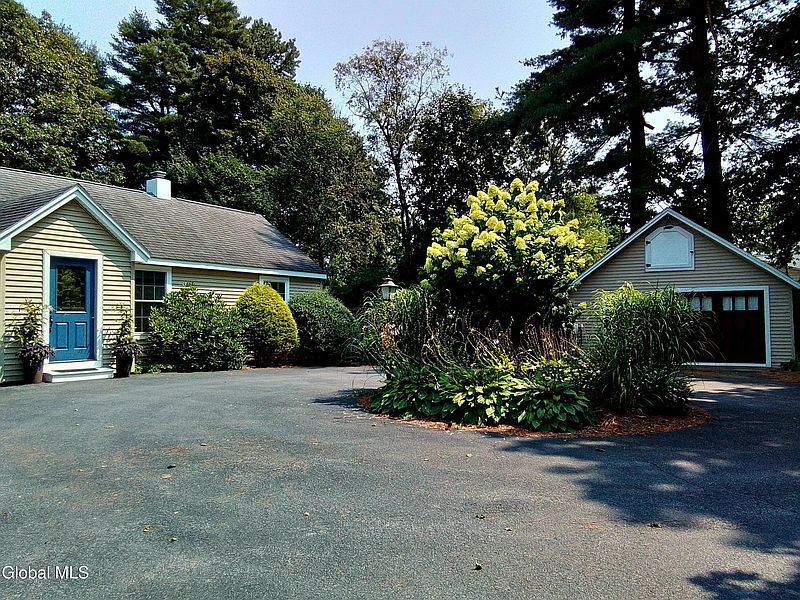 3rd image of 15 Parkview Avenue