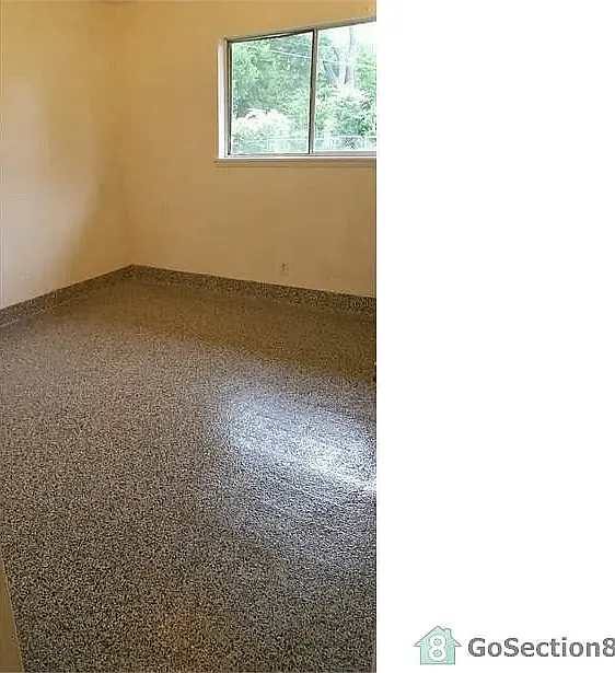 1042 N Irvington Ave — Photo 4