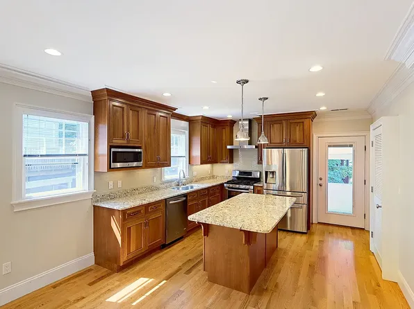 7 Acron Rd #2, Brookline, MA 02445