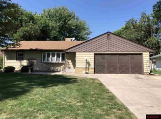 217 2nd St SE, Madelia, MN 56062