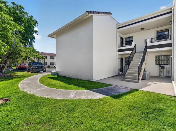 10845 NW 7th St APT 15-21, Miami, FL 33172
