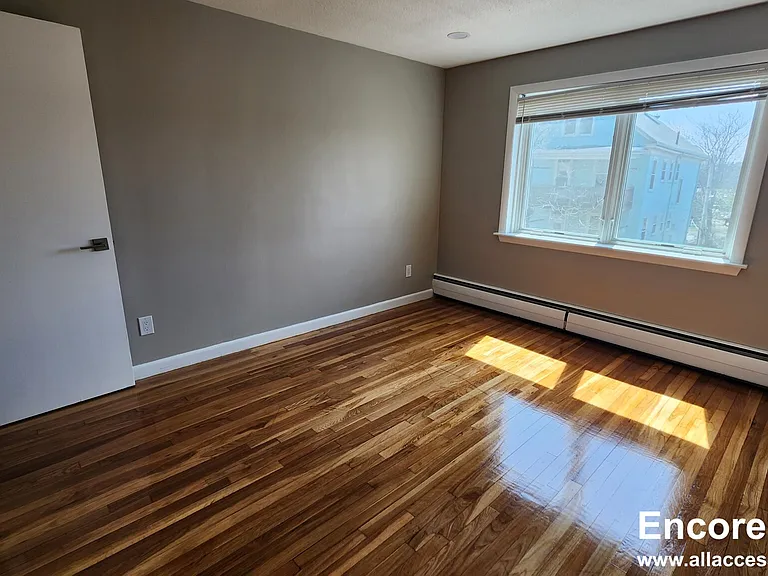 48 Evergreen St #4 — Photo 8