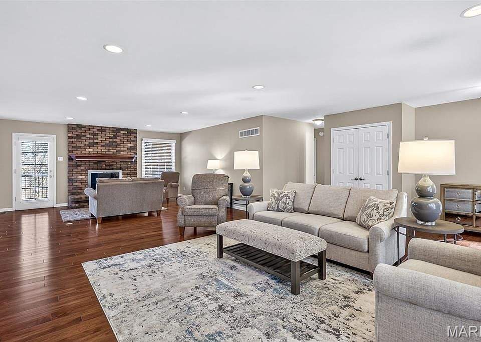 4447 Gemini Dr, Saint Louis, MO 63128 | Zillow