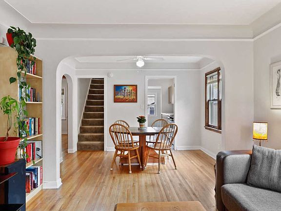 4th image of 951 Aurora Ave