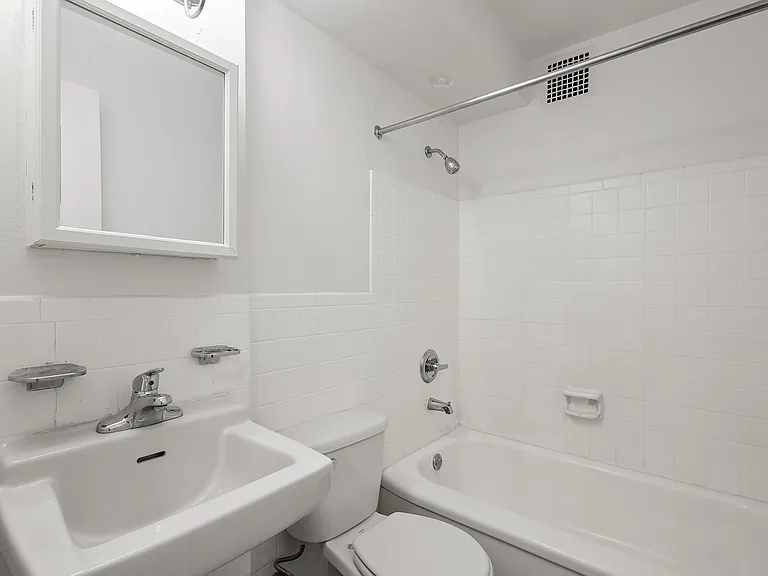 Kent Apartments — Photo 40
