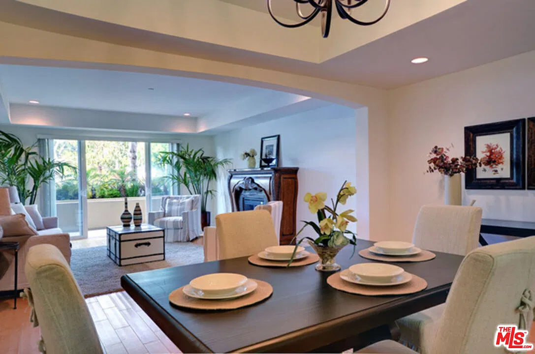3 bed, 3.0 bath, 1693 sqft, $5,300 — Photo 4