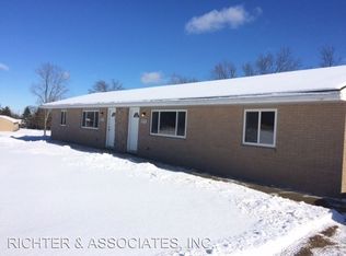 9374 Valley View Dr, Fenton, MI 48430