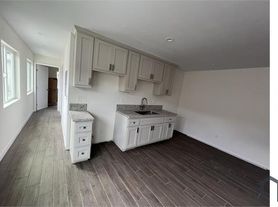 1340 E Market St, Long Beach, CA