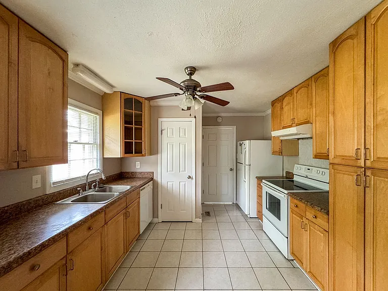 7228 Ainsley St — Photo 7