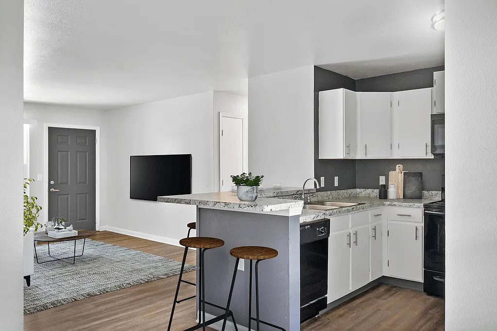 Cascade Apartments — Photo 1