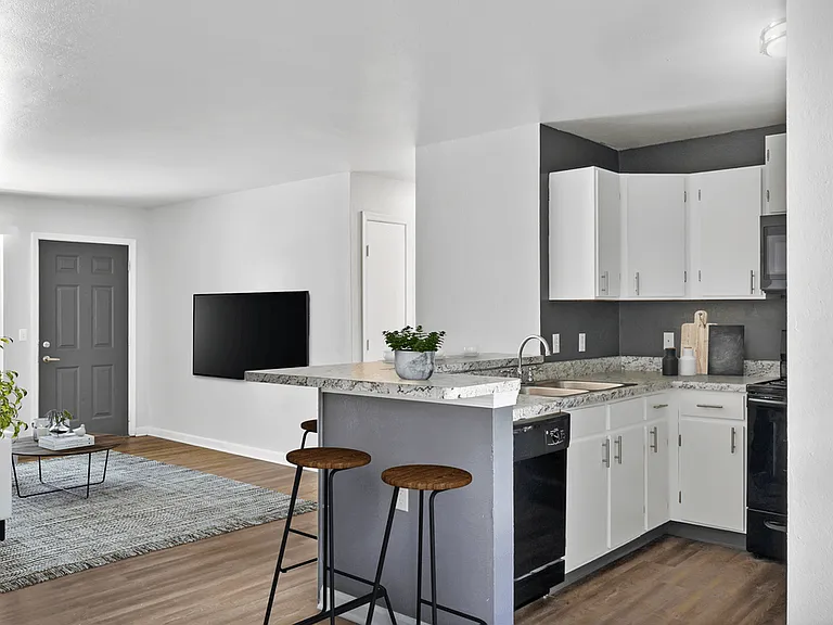 Cascade Apartments — Photo 1