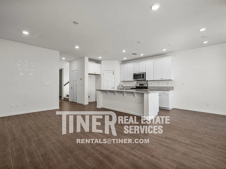 8082 Avanti Dr — Photo 13