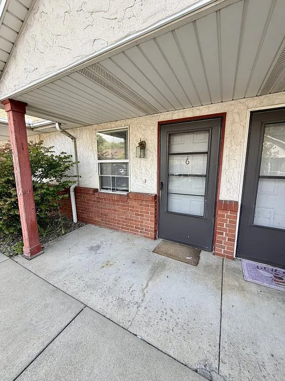 1819 Gracewoods Dr. — Photo 2