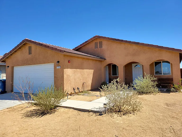 2728 Brighton St — Photo 3