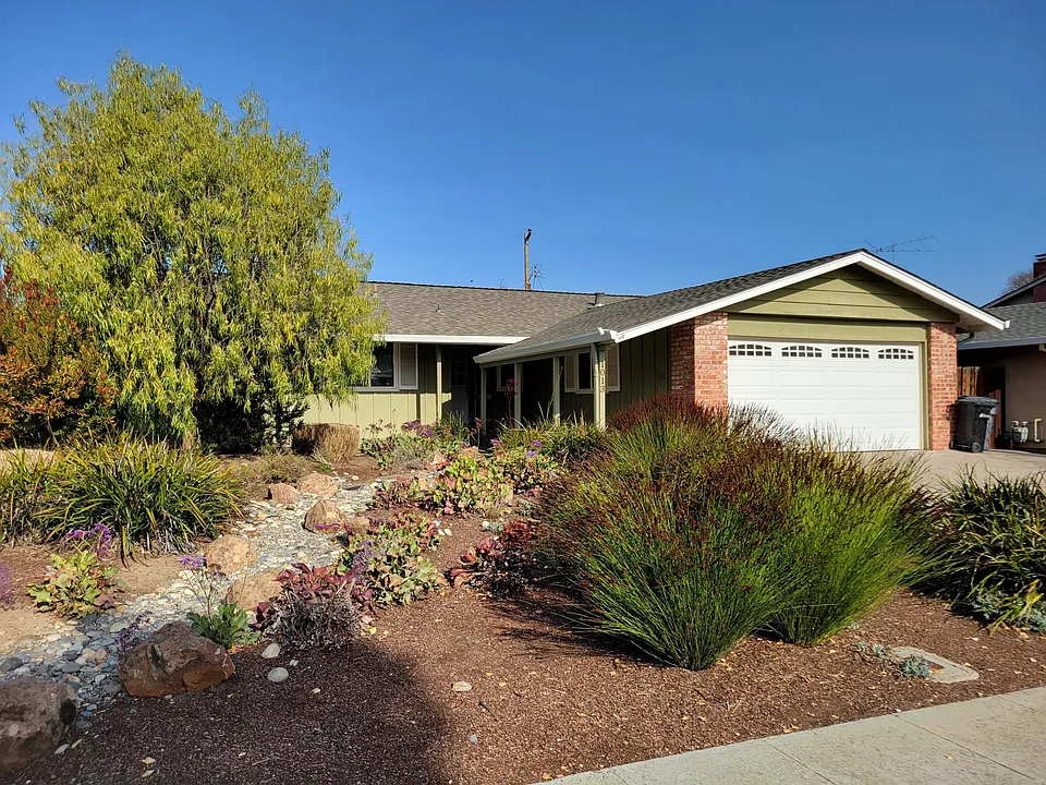 1013 Tulip Dr