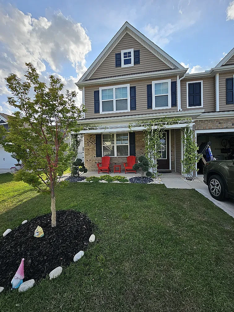 4 bed, 3200 sqft, $4,500 — Photo 2