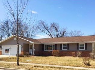 2105 N Nicholas St, Appleton, WI 54914