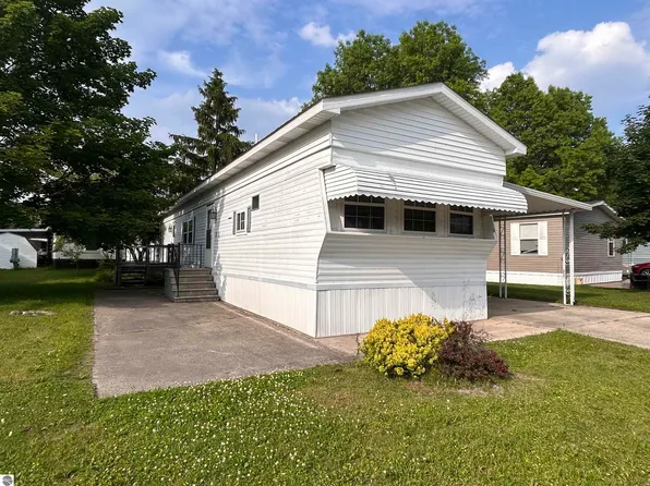 4510 Country Way W, Saginaw, MI 48603