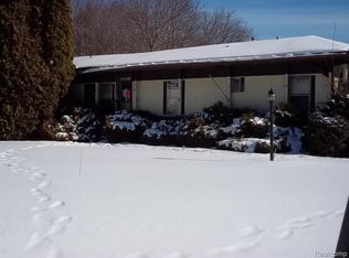 679 Menominee Dr, Howell, MI 48843