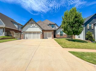 8201 Crew Ln, Edmond, OK 73034