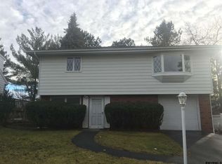 26 Par Cir, Albany, NY 12208