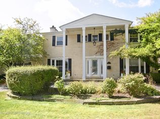 207 W Hiawatha Trl, Mount Prospect, IL 60056