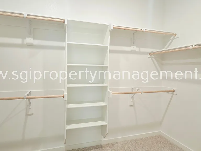 913 London Town Ln — Photo 10