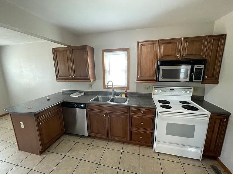 127 E Main St — Photo 12