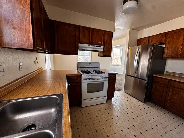 2 bed, 1093 sqft, $1,775 — Photo 4