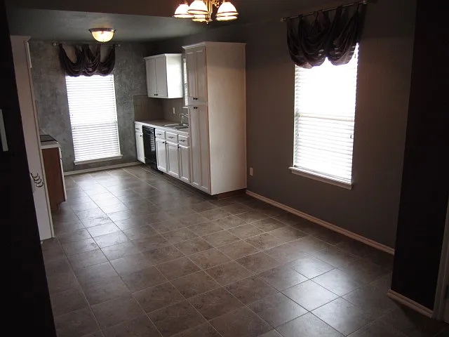 3 bed, 1350 sqft, $1,450 — Photo 4