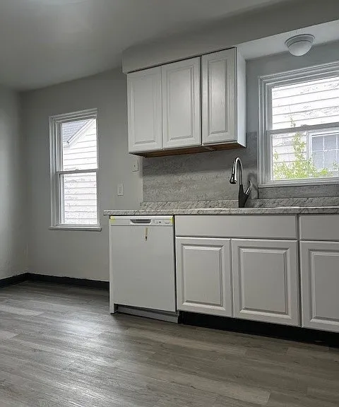 411 Wesley Ave — Photo 4