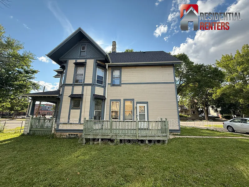 202 E North Ave photo 1