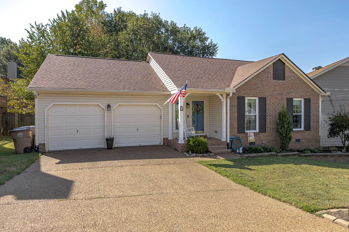 3 bed, 1332 sqft, $2,300 — Photo 1