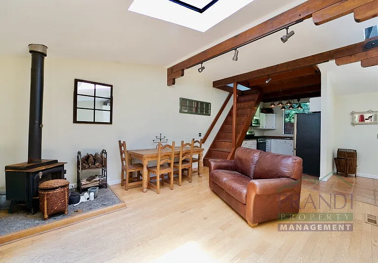 51 Aztec Ave — Photo 2