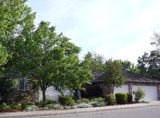 11240 Rosemary Dr, Auburn, CA 95603