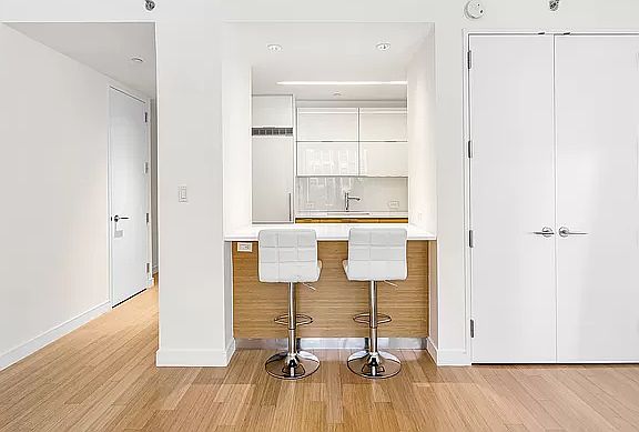 5th image of 303 E 33rd St APT 4J