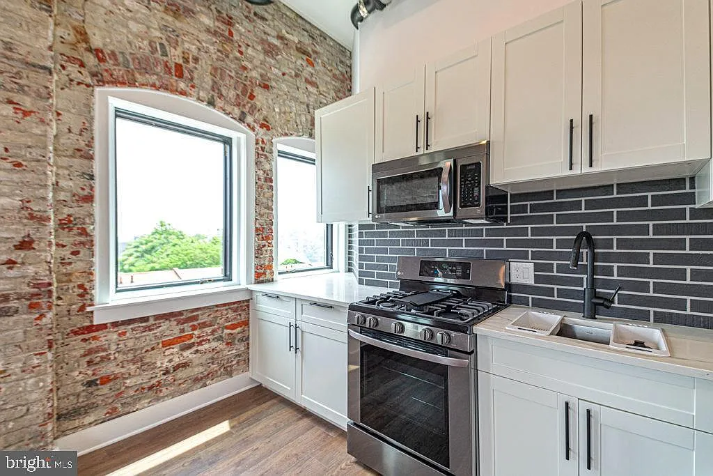 Building Photo - 1211 Bainbridge St #4A