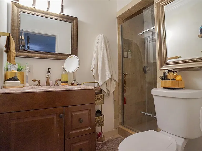 328 Carl Ave — Photo 17