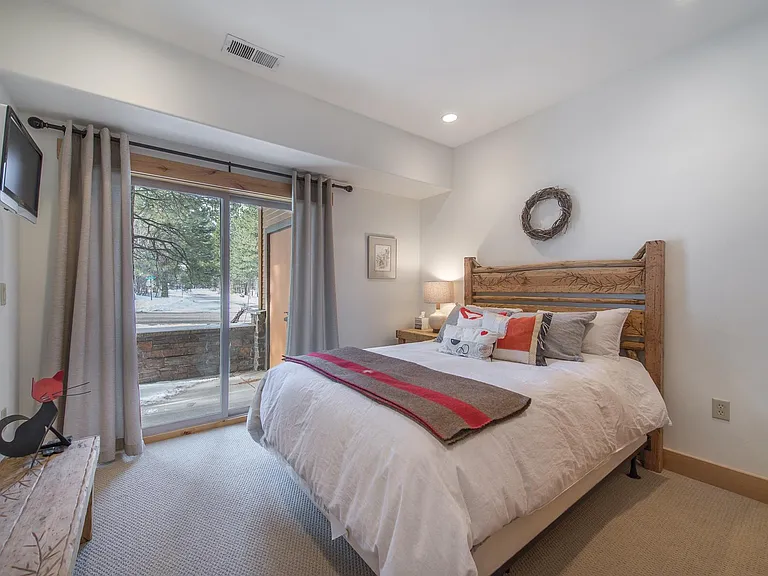 10183 Palisades Dr #1 — Photo 18
