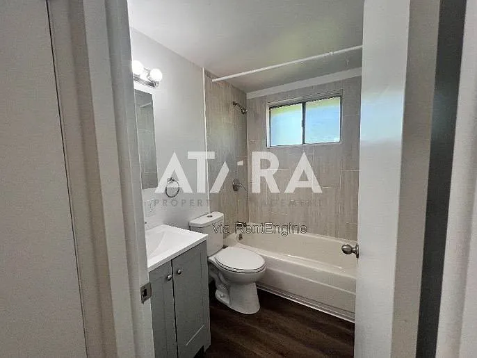 461 E Locust St #2 — Photo 9
