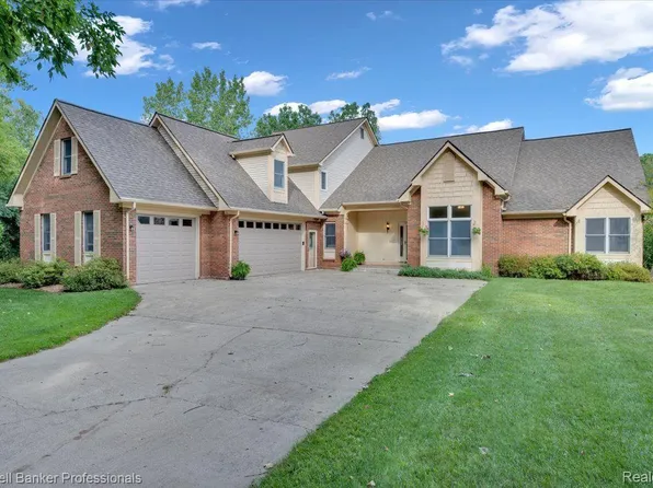 3635 Harmony Ln, Oxford, MI 48371