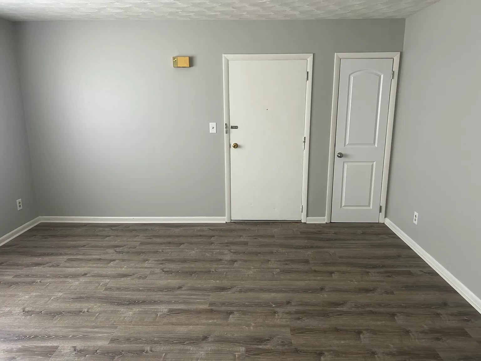 2 bed, 700 sqft, $900 — Photo 1