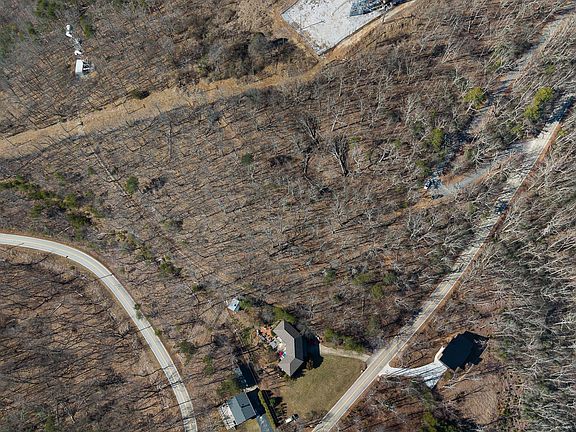 3rd image of 1321 Altamont Rd