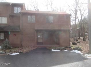 101 Woods Ln, Bushkill, PA 18324
