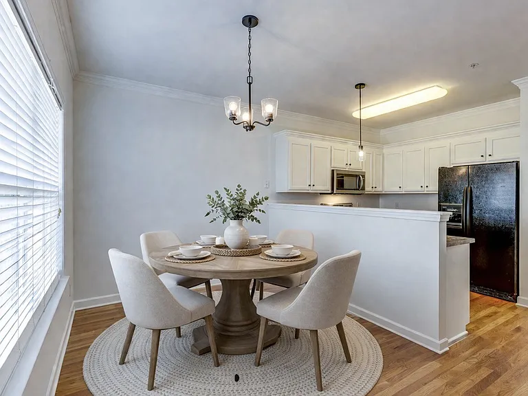 1002 McKenna Dr — Photo 17