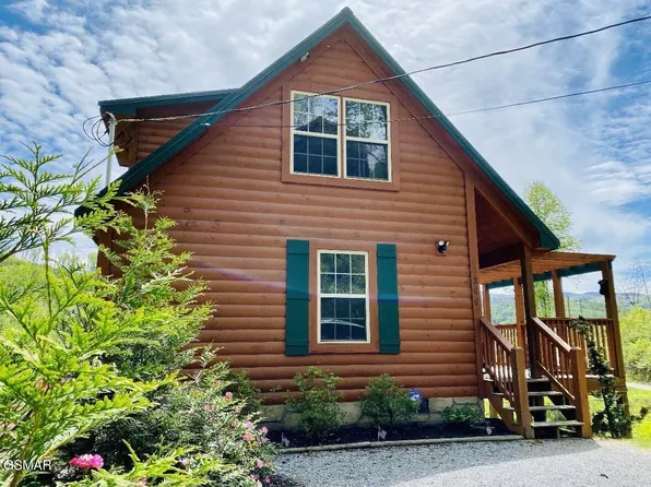 306 N Circle Dr, Gatlinburg, TN 37738