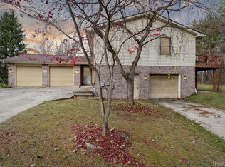 3711 Pine Creek Rd, Metamora, MI 48455